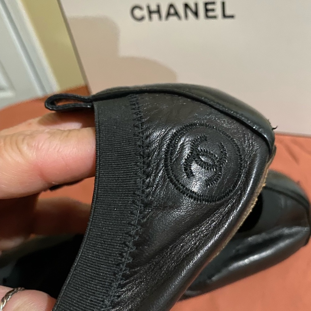 CHANEL flats